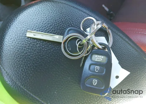 2012 Hyundai Veloster Base W/Red/Black z USA, uszkodzony, nr VIN KMHTC6ADXCU079050